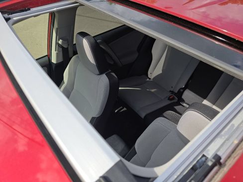 Used 2017 Toyota RAV4 XLE w/ Carpet Mat Package AWD/4WD image 3