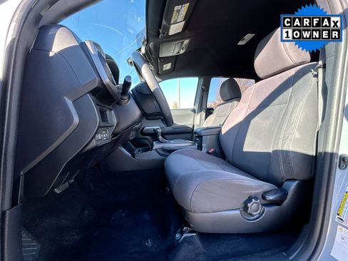 Used 2018 Toyota Tacoma TRD Sport image 21