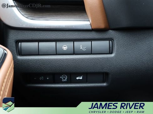 Used 2026 Nissan Rogue Platinum w/ Platinum Premium Package AWD/4WD image 32