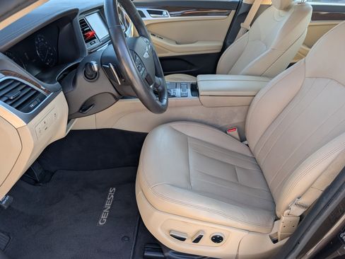 Used 2015 Hyundai Genesis 3.8 RWD image 7