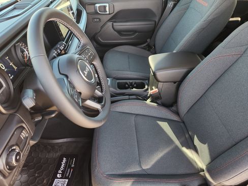 New 2025 Jeep Wrangler Unlimited Rubicon image 10