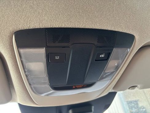 Used 2025 Kia Niro LX image 17