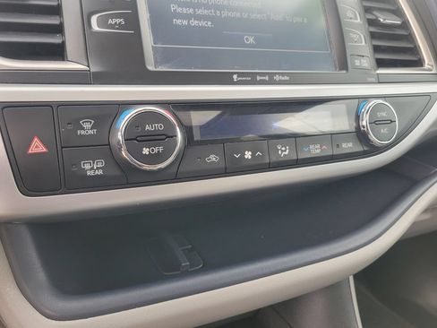 Used 2016 Toyota Highlander XLE AWD/4WD image 28