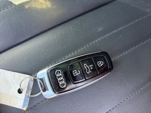 Used 2022 Audi e-tron Premium image 29