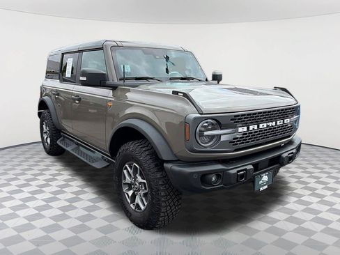 Used 2025 Ford Bronco Badlands AWD/4WD image 3