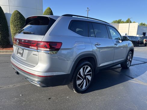 Used 2024 Volkswagen Atlas SE AWD/4WD image 4