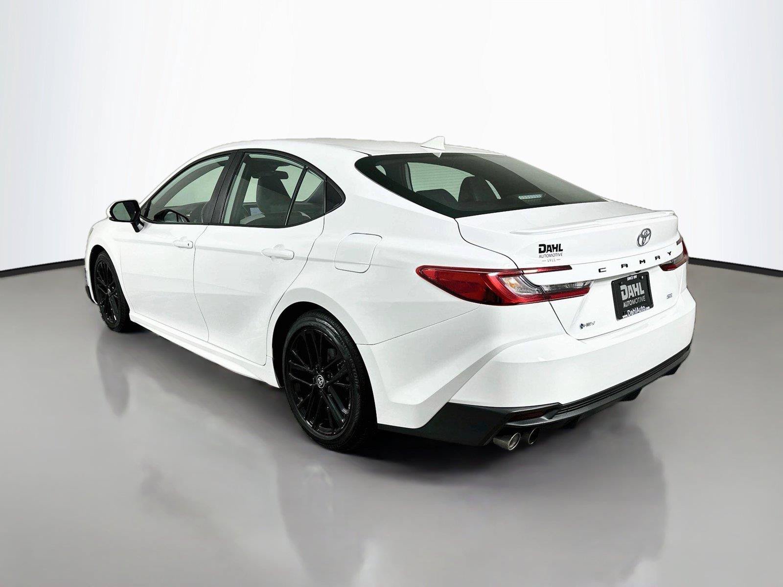 Used 2025 Toyota Camry SE FWD image 10
