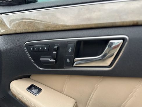 Used 2011 Mercedes-Benz E 550 Sedan image 33