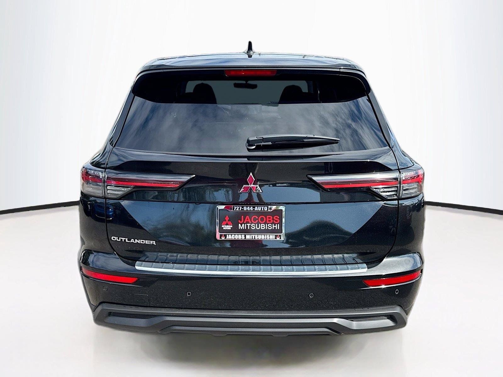 Used 2026 Mitsubishi Outlander ES FWD image 5