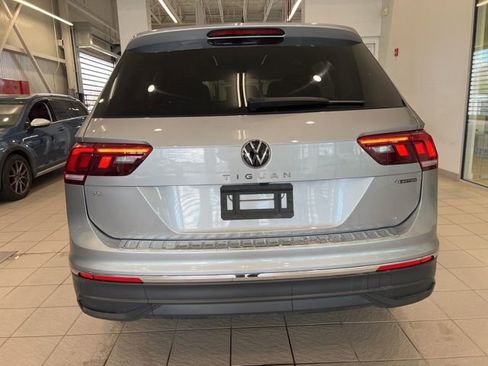 Used 2023 Volkswagen Tiguan SE w/ Panoramic Sunroof Package AWD/4WD image 7