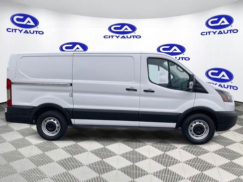 Used 2019 Ford Transit 150 130 Low Roof RWD image 2