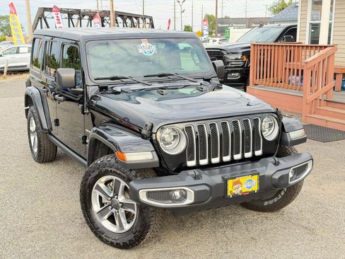 Used 2019 Jeep Wrangler Unlimited Sahara w/ Dual Top Group AWD/4WD image 2