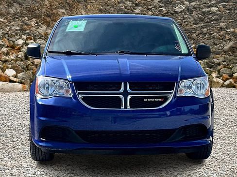 Used 2019 Dodge Grand Caravan SE w/ UConnect Hands-Free Group image 3