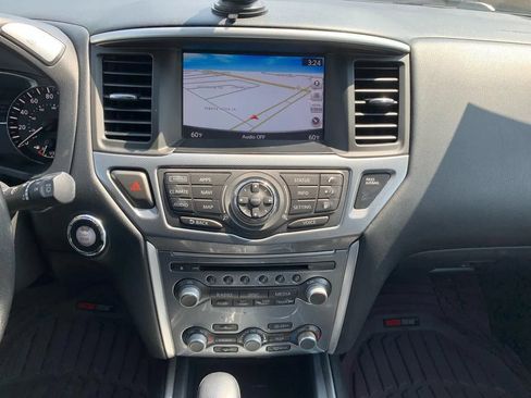 Used 2020 Nissan Pathfinder SL AWD/4WD image 13