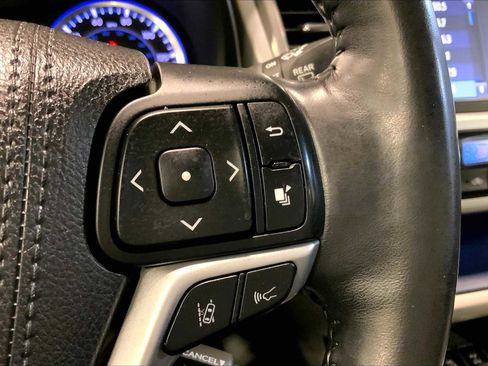 Used 2018 Toyota Highlander Limited Platinum w/ Carpet Mat Package (TMS) image 26