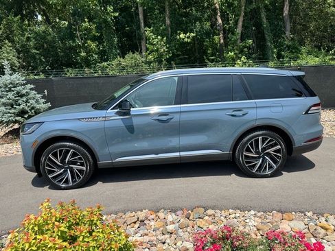 New 2025 Lincoln Aviator Reserve w/ Equipment Group 201A image 2