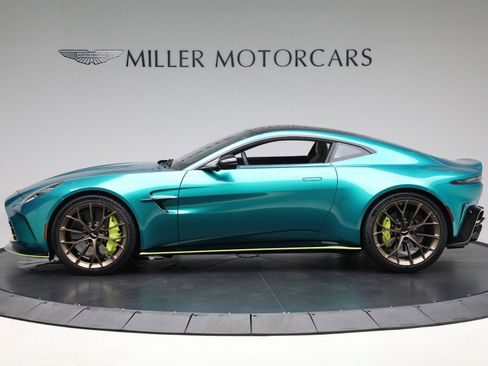 Used 2025 Aston Martin V8 Vantage image 3