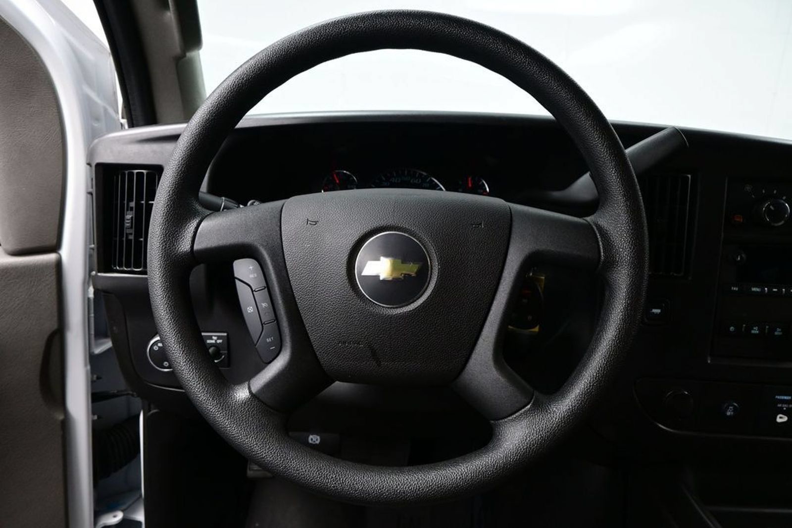 Used 2025 Chevrolet Express 3500 LT w/ LT Preferred Equipment Group RWD image 22