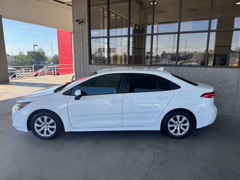 Used 2021 Toyota Corolla LE w/ Carpet Mat Package (TMS) image 2