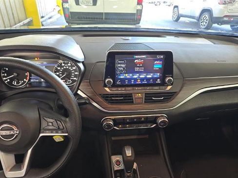 Used 2025 Nissan Altima 2.5 SV FWD image 16