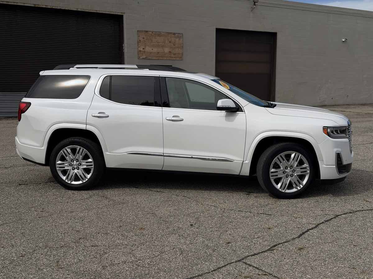Used 2022 GMC Acadia Denali w/ Denali Ultimate Package AWD/4WD image 4