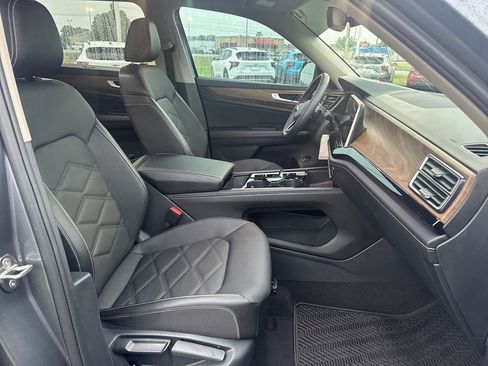 Used 2024 Volkswagen Atlas SE w/ Black Wheel Package FWD image 11