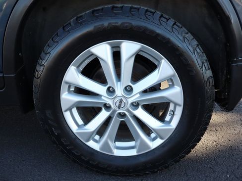 Used 2015 Nissan Rogue SV w/ SV Premium Package image 42