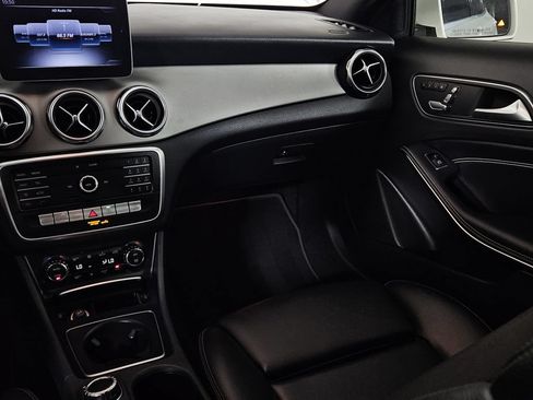 Used 2019 Mercedes-Benz GLA 250 4MATIC image 10