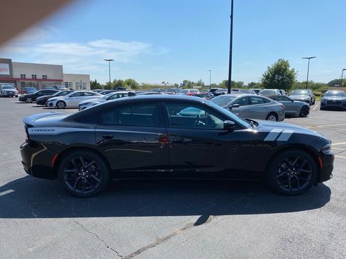Used 2023 Dodge Charger SXT w/ Blacktop Package RWD image 5