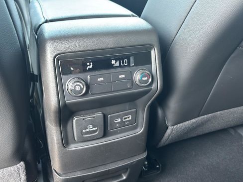 Used 2023 GMC Acadia SLT w/ LPO, Floor Liner Package AWD/4WD image 21
