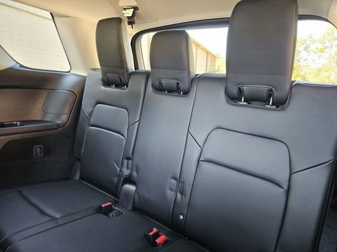 New 2025 Nissan Pathfinder SL w/ Black Appearance Package image 29