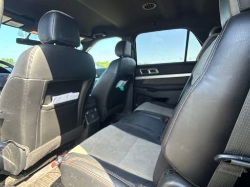 Used 2017 Ford Explorer XLT w/ Equipment Group 202A AWD/4WD image 10