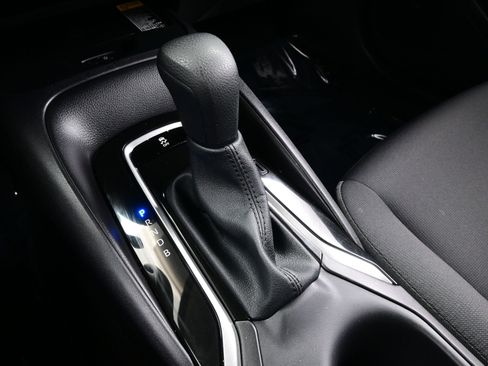 Used 2025 Toyota Corolla LE w/ LE Premium Package image 20