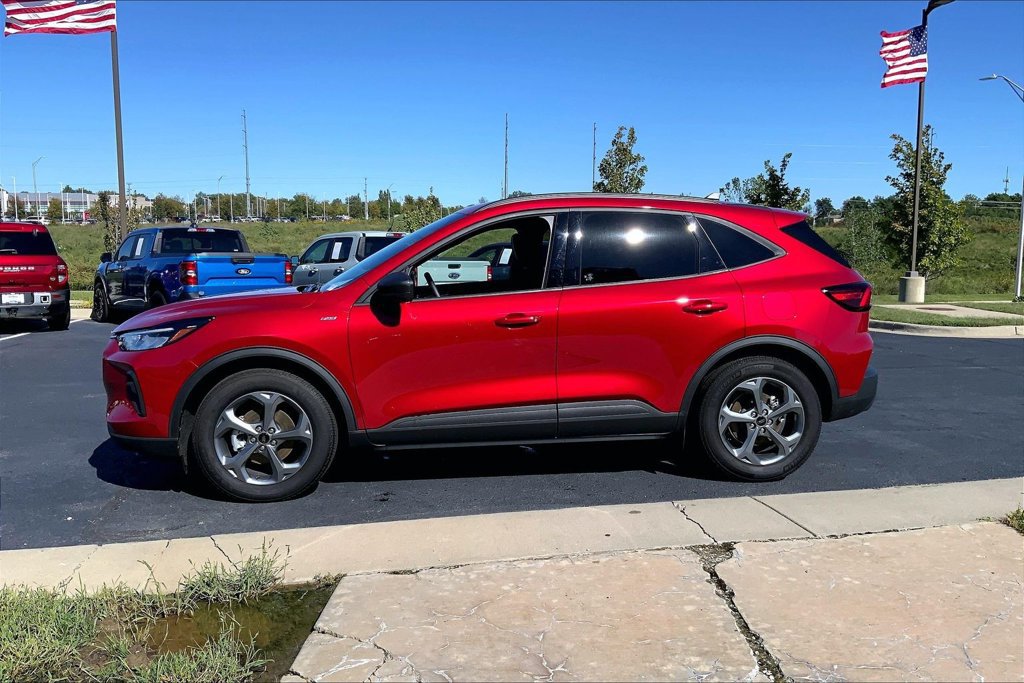 Used 2026 Ford Escape ST-Line w/ Tech Pack #1 FWD image 12