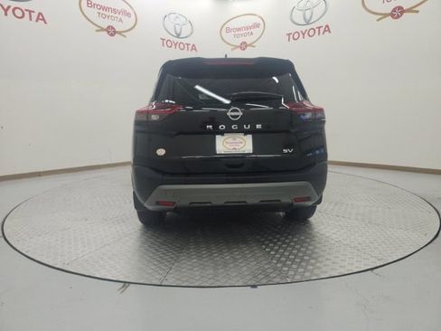 Used 2023 Nissan Rogue SV FWD image 4