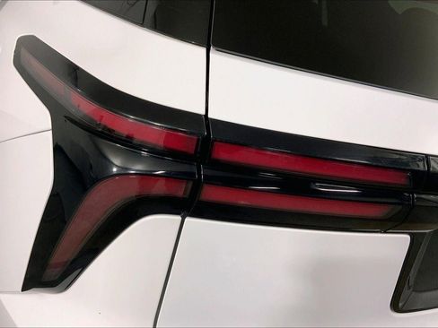 Used 2024 Chevrolet Traverse LT image 28