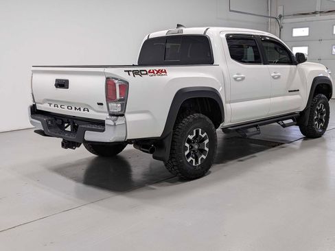 Used 2022 Toyota Tacoma TRD Off-Road image 8