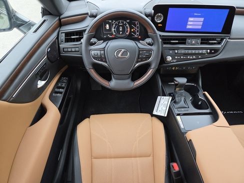 New 2025 Lexus ES 350 Ultra Luxury image 4