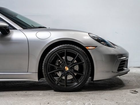 Used 2024 Porsche 718 Cayman RWD image 12