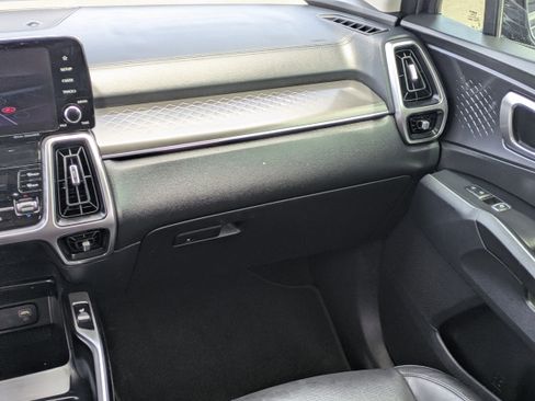 Used 2022 Kia Sorento S w/ Panoramic Sunroof Package FWD image 16