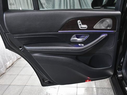 Used 2025 Mercedes-Benz GLS 450 4MATIC image 11