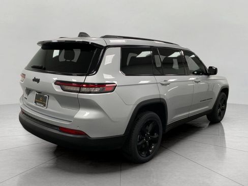 Used 2023 Jeep Grand Cherokee L Laredo AWD/4WD image 4