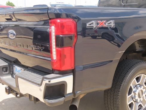 Used 2023 Ford F250 Lariat w/ Lariat Ultimate Package AWD/4WD image 12
