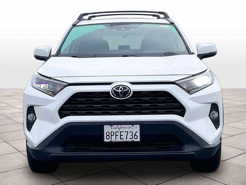 Used 2020 Toyota RAV4 XLE Premium image 3