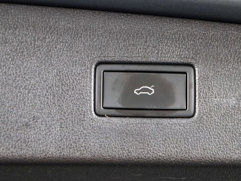 Used 2022 Volkswagen Tiguan SE R-Line image 30