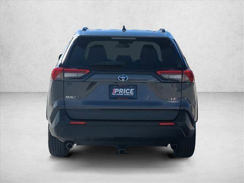 Used 2020 Toyota RAV4 LE image 7