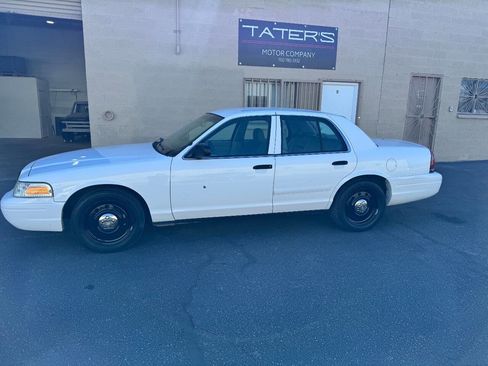 Used 2006 Ford Crown Victoria Police Interceptor image 4