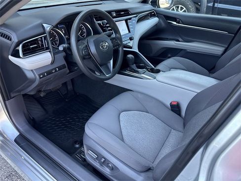 Used 2020 Toyota Camry LE image 10
