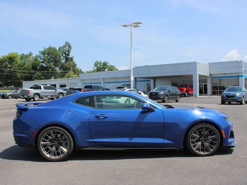 Used 2022 Chevrolet Camaro ZL1 RWD image 11