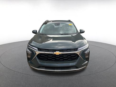 Used 2025 Chevrolet Trax LT w/ LT Convenience Package FWD image 4